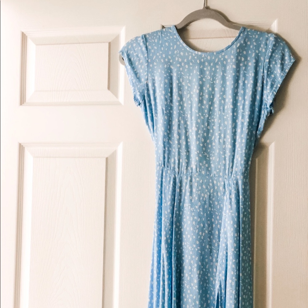 UO Lindsey Cap - Sleeve Midi Dress